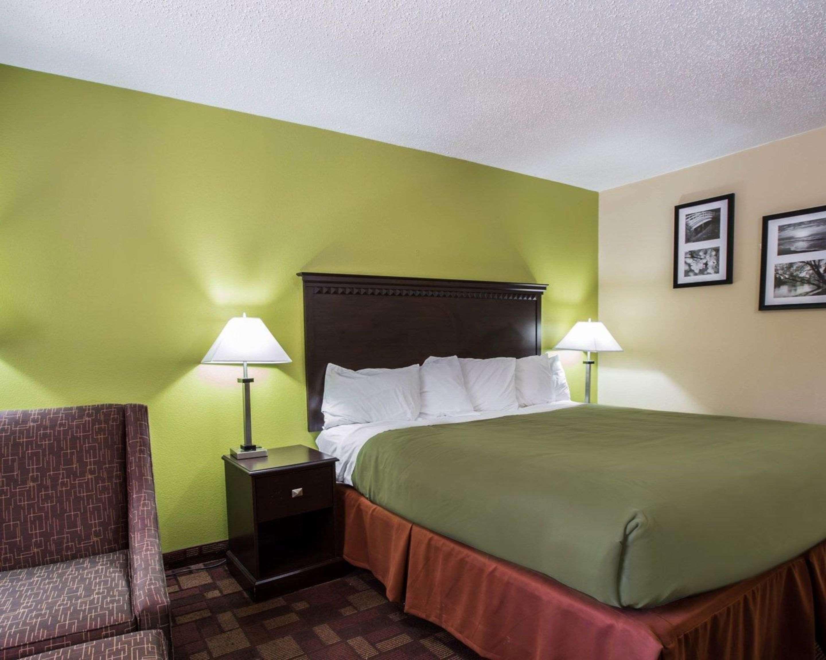 Econo Biltmore Lodge *